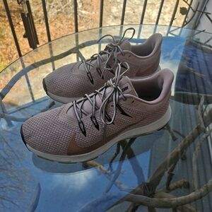 Nike Quest 2 running shoes in the "Stone Mauve" or "Rust Pink" Size 8